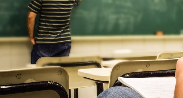 Detienen a profesor por almacenar de pornografía infantil en Alto Hospicio: ONG de EEUU denunció caso