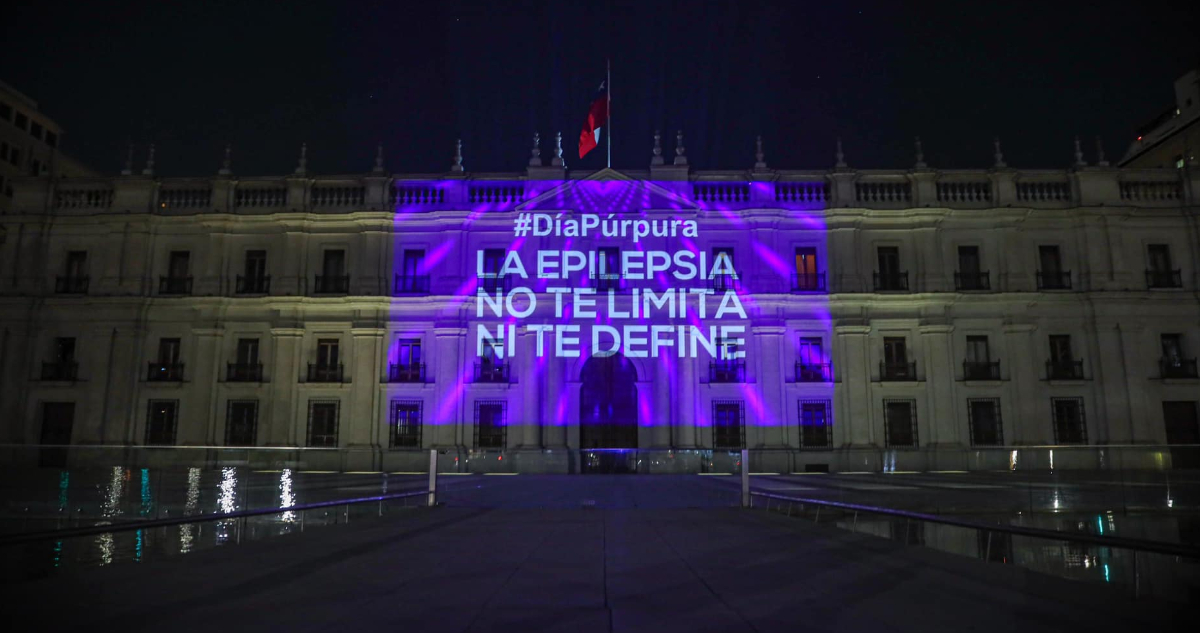 Edificios y monumentos icónicos en todo el país se iluminan por el Día Púrpura por la Epilepsia