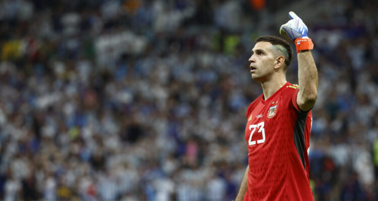 Dibu Martínez baile