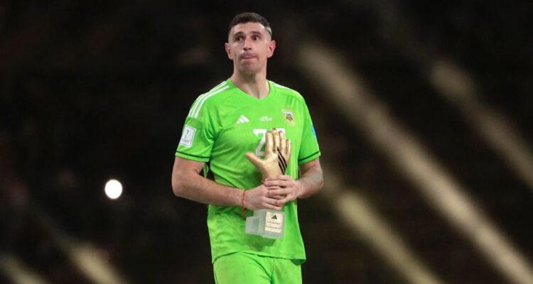 Dibu Martínez suena con fuerza para reforzar a equipo Top de la Premier League