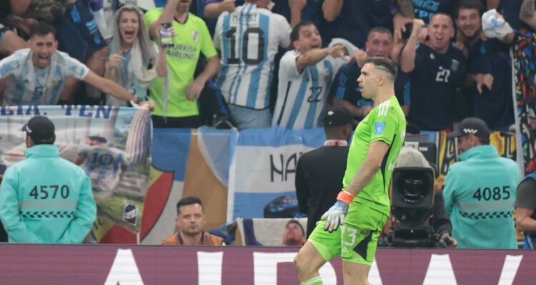 La FIFA oficializó la regla ‘anti Dibu Martínez’ que cambiará las tandas de penales