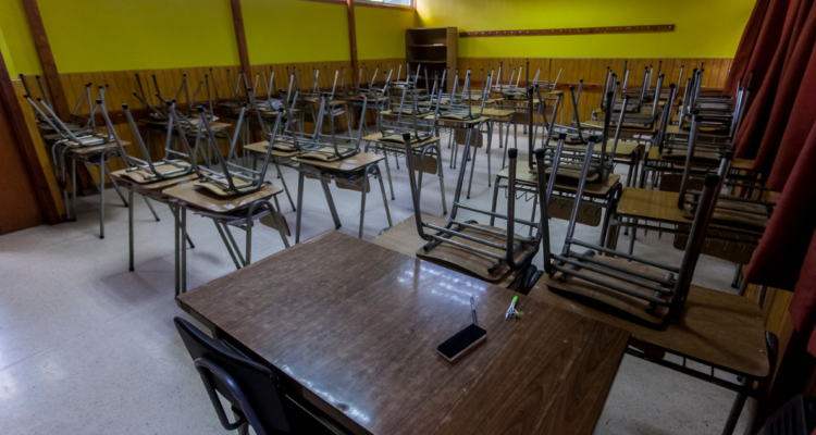 Continuarán suspendidas las clases en escuela de Río Negro, Osorno, por malas condiciones en el recinto.