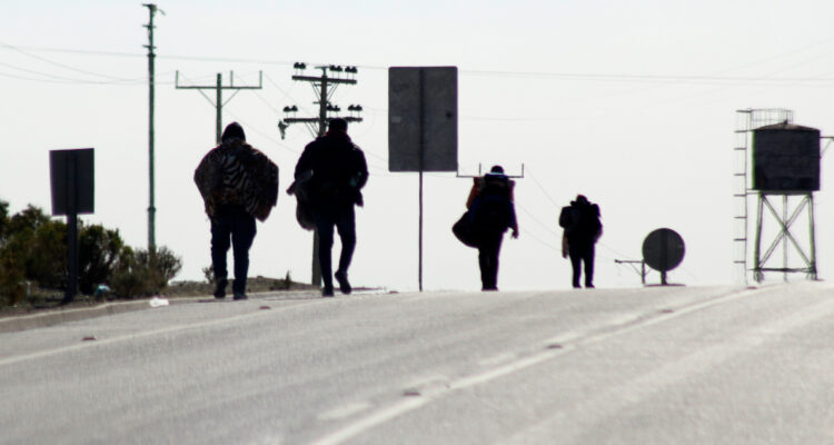 Desempleo de población extranjera en Chile anota alza y la informalidad en ese grupo traspasa 30%