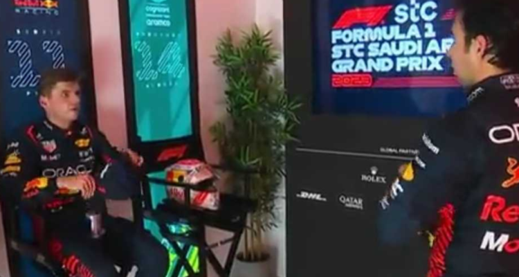 La tensa conversación entre Checo Pérez y Max Verstappen.