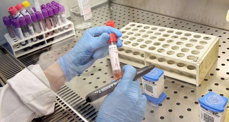 FBI asegura que el covid-19 fue causado “probablemente” por un fallo en el laboratorio de Wuhan