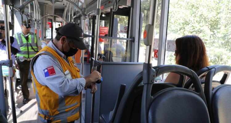 Fiscalizadores de bus RED han cursado más de 5.800 infracciones durante 2023 en la capital