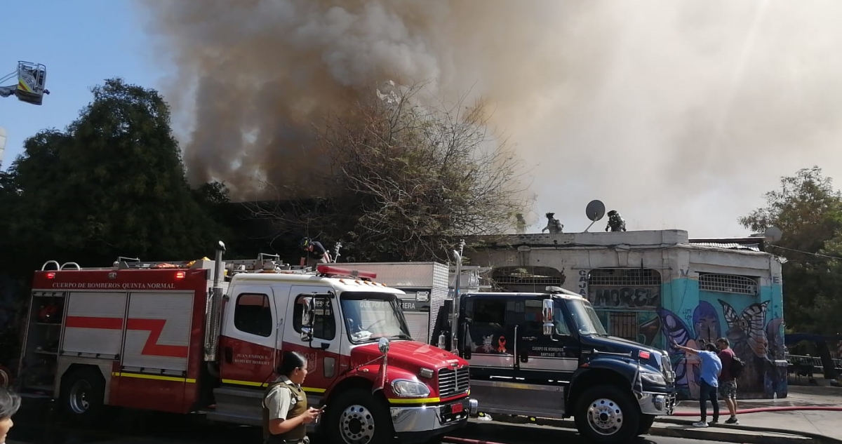 Incendio destruye “La Fortelaza Narco” en el Barrio Yungay de Santiago