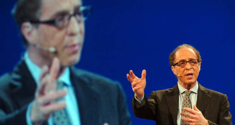 Ray Kurzweil sostuvo que “nanobots” tendrán la capacidad de reparar las células y los tejidos dañados, permitiendo a la humanidad alcanzar la inmortalidad.