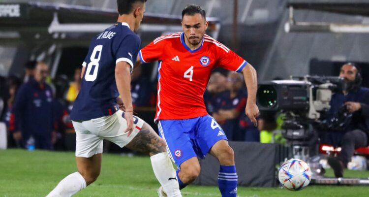 La polémica en torno a Gabriel Suazo y su cambio de agente tiene para rato.