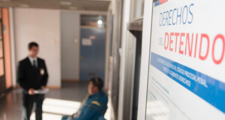 Detienen a joven de 19 años sospechoso de asesinar a gásfiter durante videollamada con su esposa