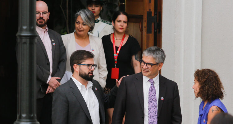 Boric dice que “no se rendirán” tras rechazo a reforma tributaria y agenda reunión con los empresarios