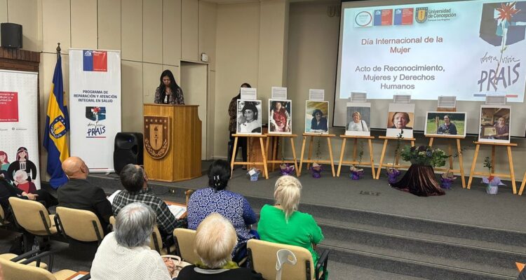 Homenaje a mujeres de la Provincia de Bío Bío por su rol social durante la dictadura militar.