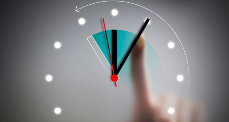 Cuándo es el cambio de hora en Chile y qué pasa con los relojes para pasar del horario de verano al de invierno ¿Se adelantan o se atrasan?