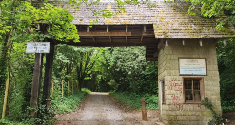 Centenario Hotel Centinela sigue a la espera de licitación en Puerto Octay: lleva 7 años sin funcionar