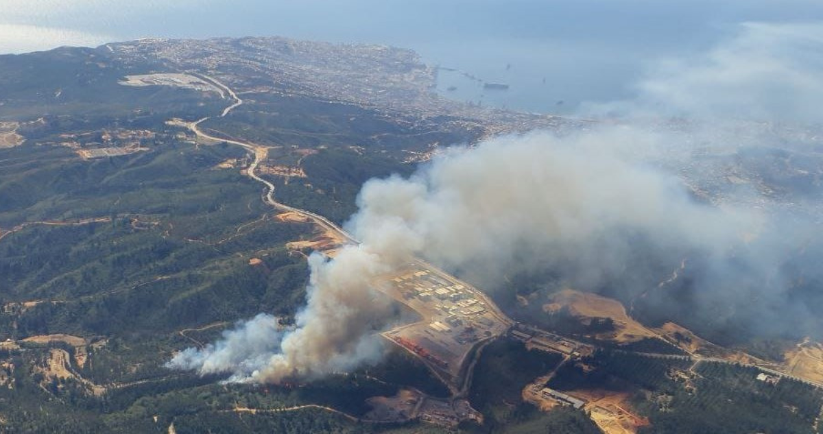 incendio-forestal-mantiene-con-alerta-roja-a-valparaiso.png