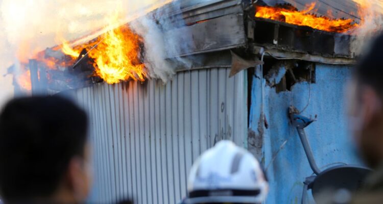 Cinco años de cárcel a hombre que quemó dos casas y lanzó piedra con una honda a su pareja