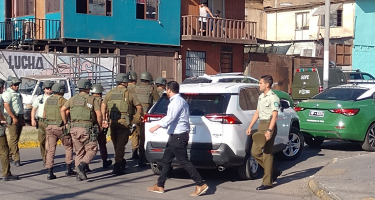 intercambio de disparos entre delincuentes y carabineros