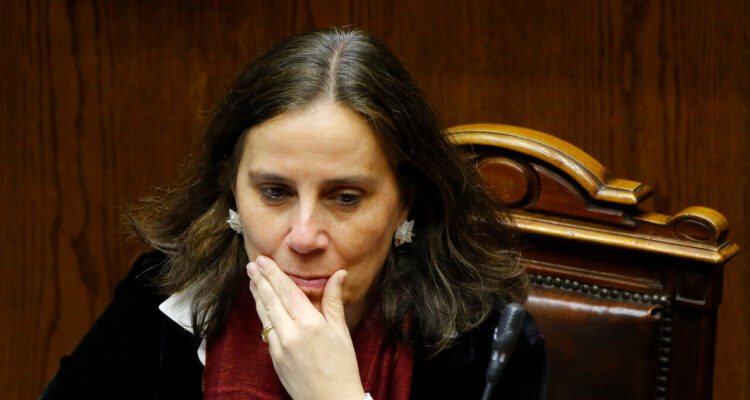 Remueven a jefa de gabinete de ministra Urrejola tras filtración de audio