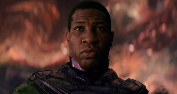 El actor Jonathan Majors bajo su personaje de Kang el Conquistador en el Universo Cinematográfico de Marvel.