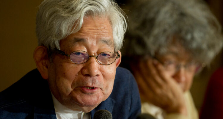 Muere Kenzaburo Oe