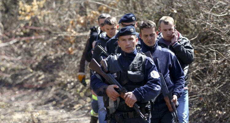 policías kosovares