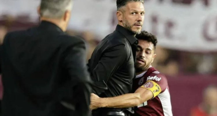 DT de Lanús, ex de La U, arremetió con todo contra Demichelis tras el caos en La Fortaleza.