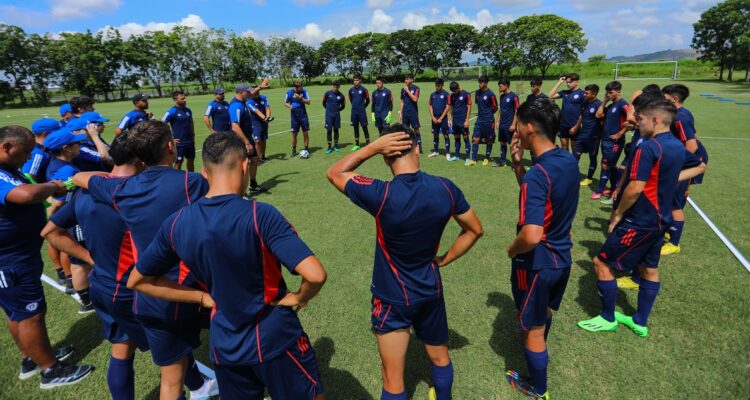 La Roja Sub 17 alista su debut en el Sudamericano de Ecuador.