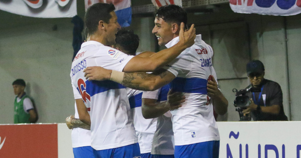Universidad Católica venció a Ñublense y es más líder que nunca.