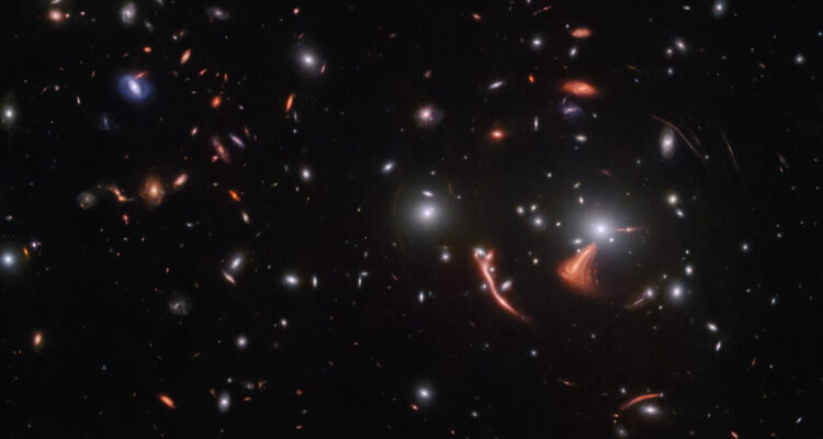 James Webb capta un lente gravitacional