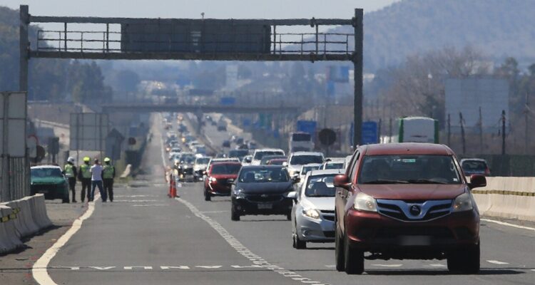 Conductores acusan retraso en aplicación de Ley que rebaja el 80% de las multas del TAG