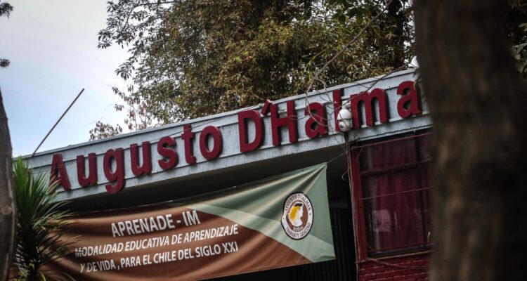 Resultado de sumario contra director del Liceo Augusto D’Halmar en Ñuñoa se conocería esta semana