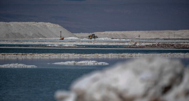 Litio de Chile tienta a la UE y Bruselas ya dio el primer paso: “Es un país estratégico”