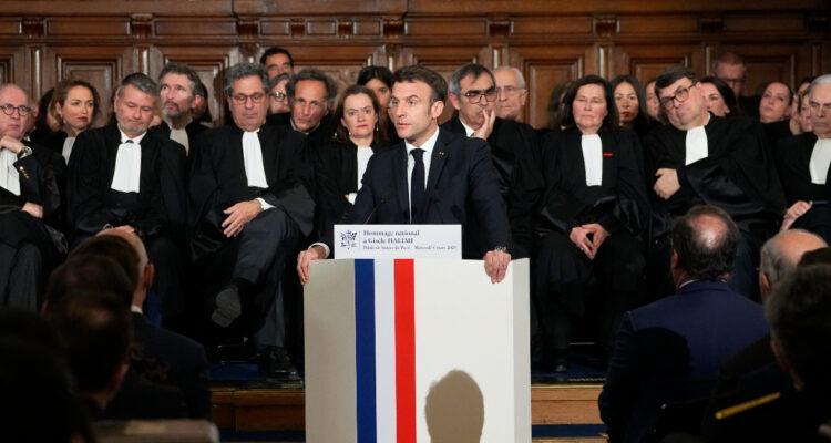 8M: Macron anuncia proyecto para inscribir el aborto en la Constitución francesa