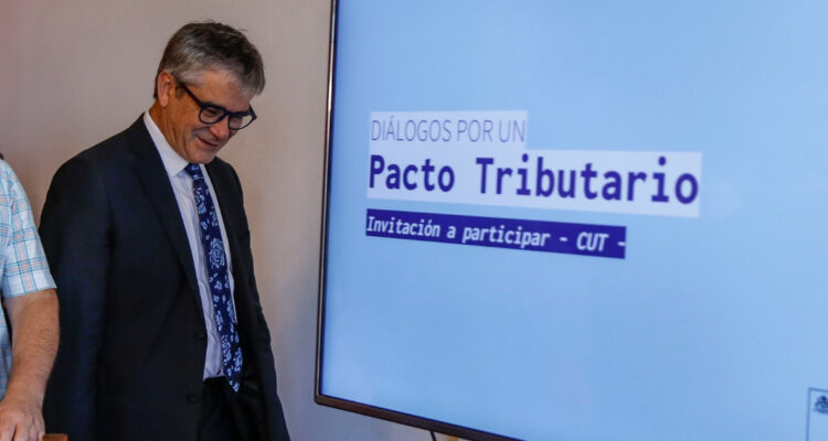 Gobierno avanzará esta semana en diálogo con partidos políticos a fin de encontrar un pacto tributario