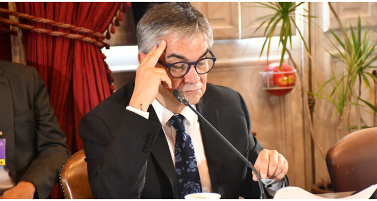 Marcel pone paños fríos a cifra de desempleo: “No hay deterioro significativo del mercado del trabajo”