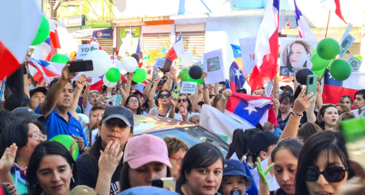 Cientos de personas marcharon por Concepción exigiendo que el gobierno respalde a Carabineros