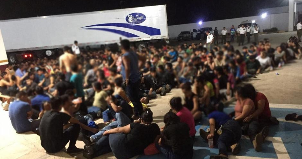 México: encuentran más de 100 niños migrantes abandonados en un camión