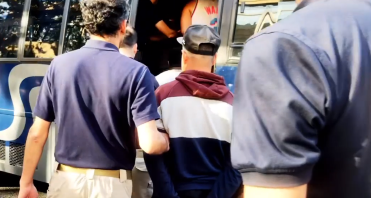 Detienen a 16 migrantes irregulares acusados de tomarse a punta de pistola departamentos en Talca