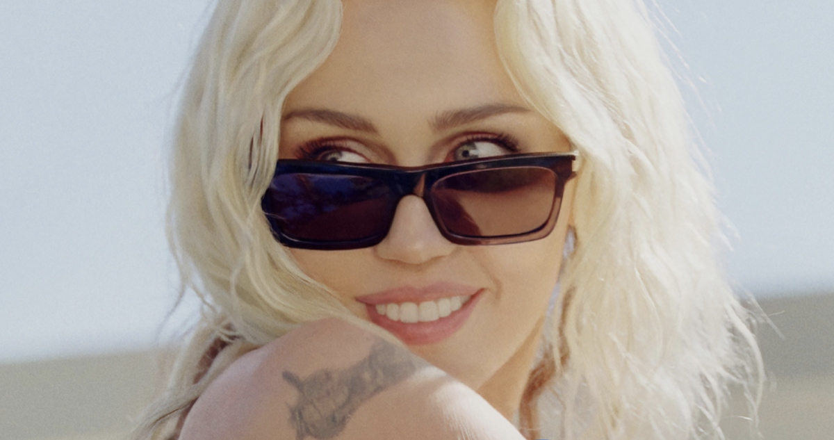 Miley Cyrus publica videoclip de “Jaded (Backyard Sessions)” en medio de nuevo rumor de embarazo
