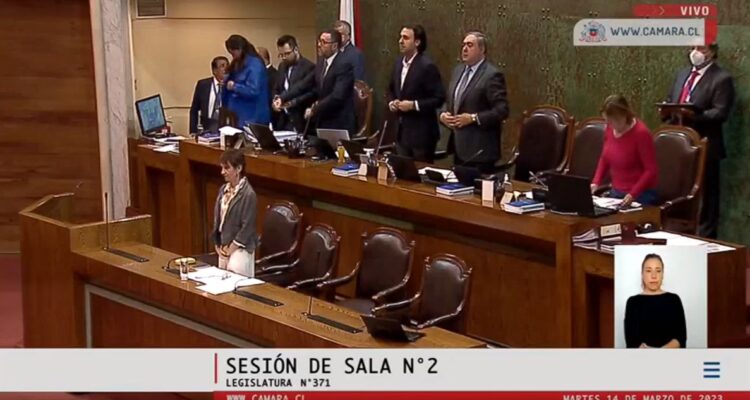 Respetuoso minuto de silencio en la Cámara de Diputados tras muerte de carabinero atropellado