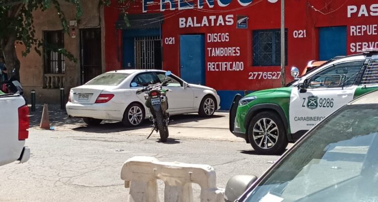 Motochorros asesinan a un hombre para robarle una cadena de oro en Estación Central