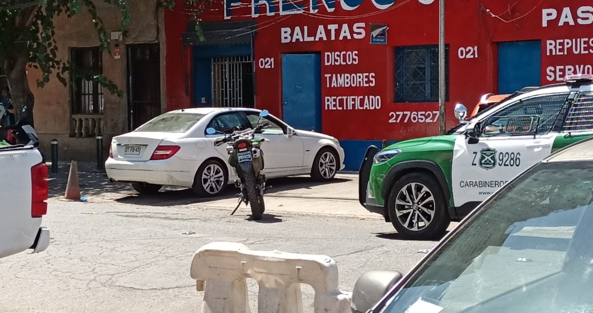 Motochorros asesinan a un hombre para robarle una cadena de oro en Estación Central