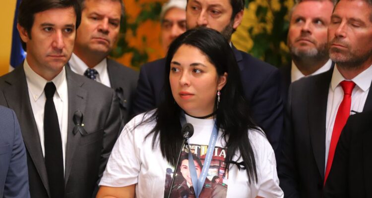 Esposa de Cabo Naín acusa a Presidente Boric de no cumplir con su palabra