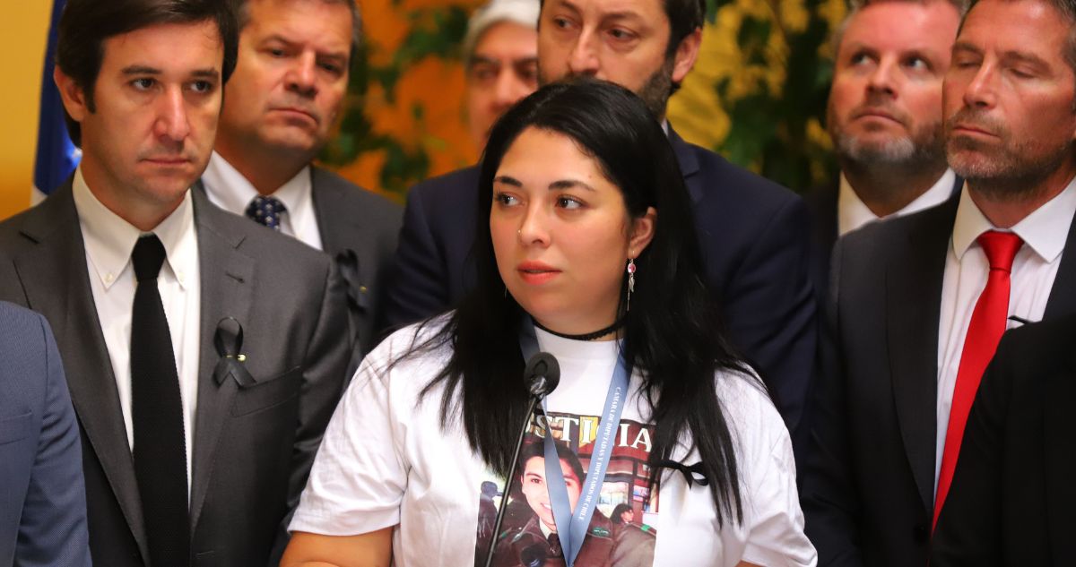 Esposa de Cabo Naín acusa a Presidente Boric de no cumplir con su palabra