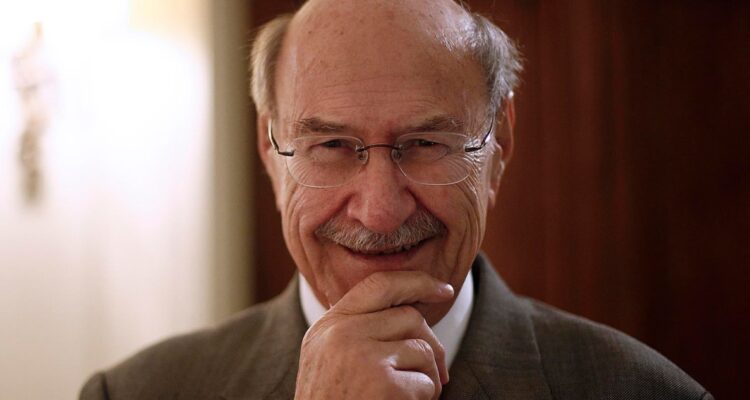 Netflix, reconocimientos y una lucha constante: el presente del escritor Antonio Skármeta