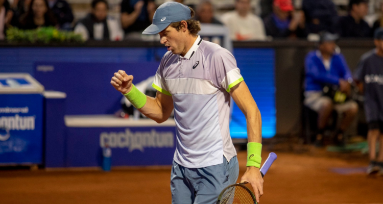 Nicolás Jarry avanza a las semifinales luego de vencer a Hanfmann en el Chile Open.