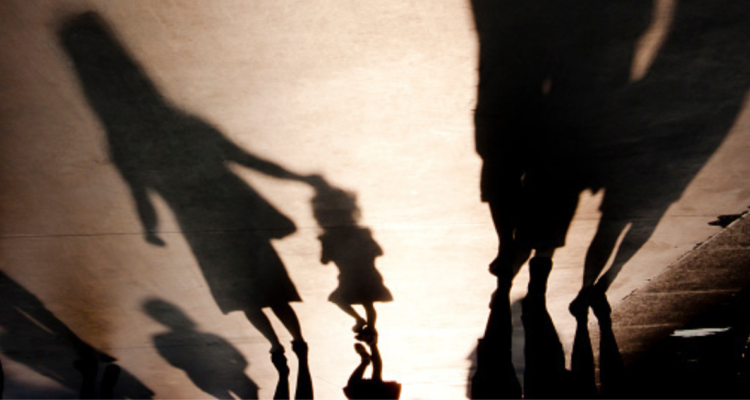 Madre denuncia que hija con autismo salió de colegio y nadie lo notó: dejaron el portón abierto