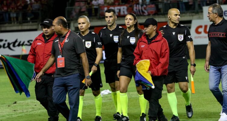 Plantel de Ñublense habría agredido a un juez en el duelo ante Católica