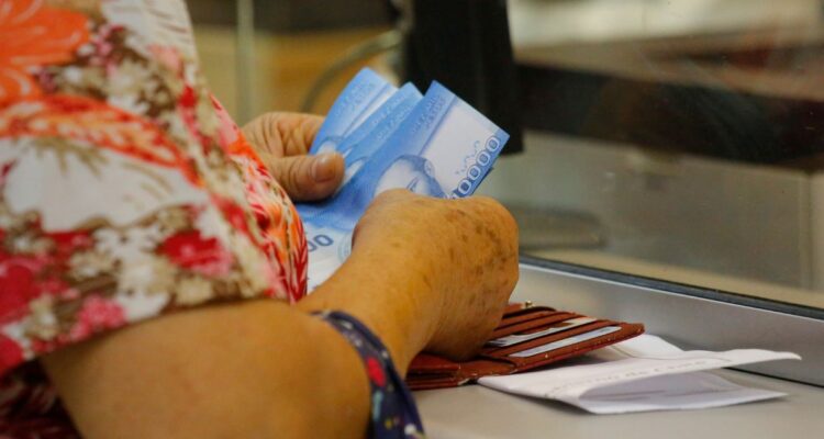 Quiénes y cuándo reciben el pago de la tercera nómina del Aporte Familiar Permanente, también conocido como ex Bono Marzo