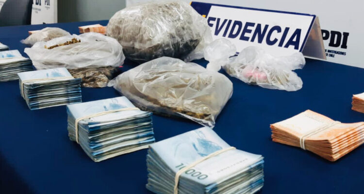 Droga y dinero incautados en Arica